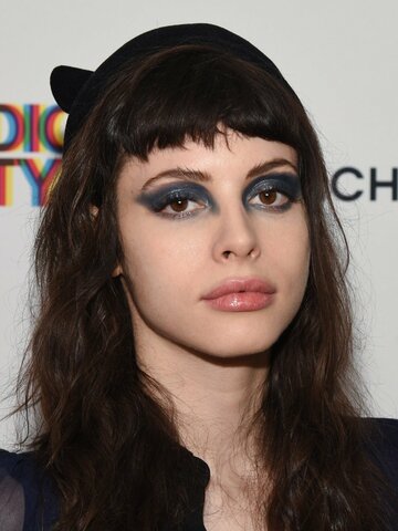 Charlotte Kemp Muhl Headshot