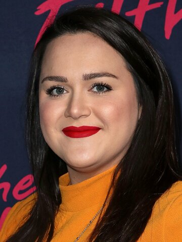 Lauren Holt Headshot