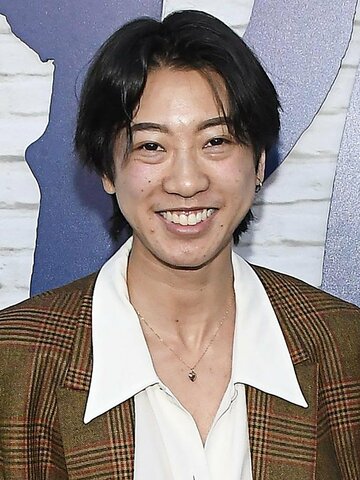 Jes Tom Headshot