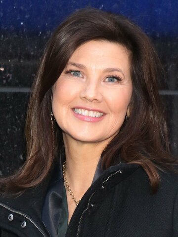 Daphne Zuniga Headshot