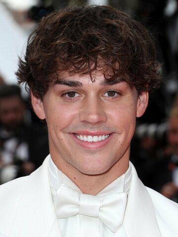 Noah Beck Headshot