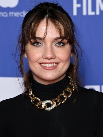 Nell Barlow Headshot