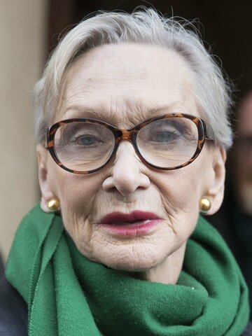 Sian Phillips Headshot