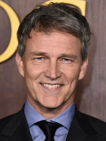 Stephen Moyer Headshot