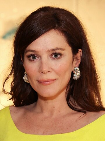 Anna Friel Headshot