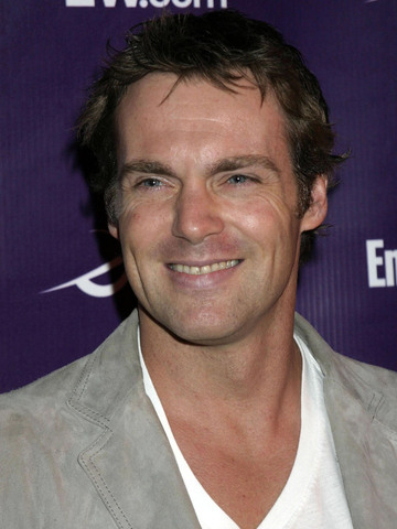 Michael Shanks Headshot