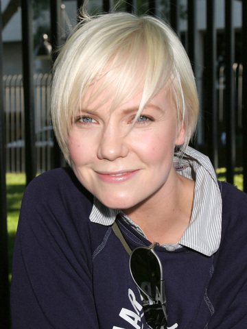 Laura Harris Headshot