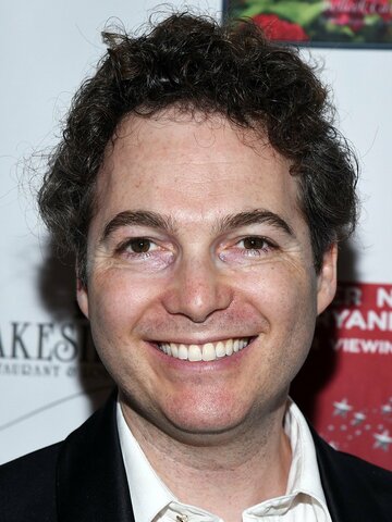 Justin Shenkarow Headshot