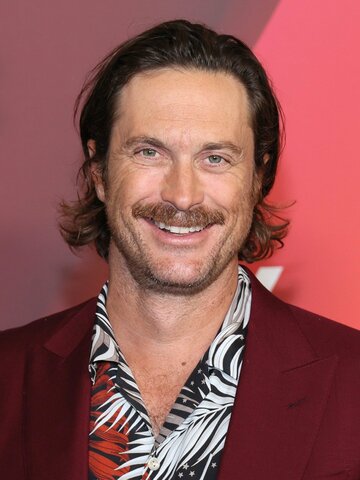 Oliver Hudson Headshot