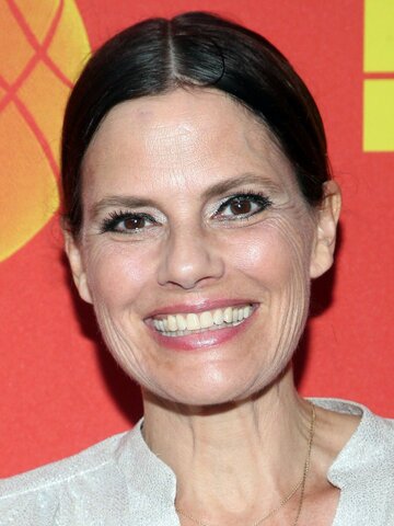 Suzanne Cryer Headshot