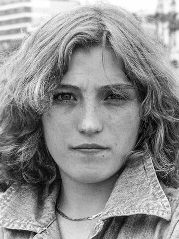 Linda Manz Headshot