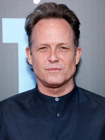 Dean Winters Headshot