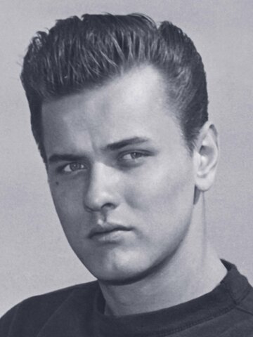 Richard Davalos Headshot