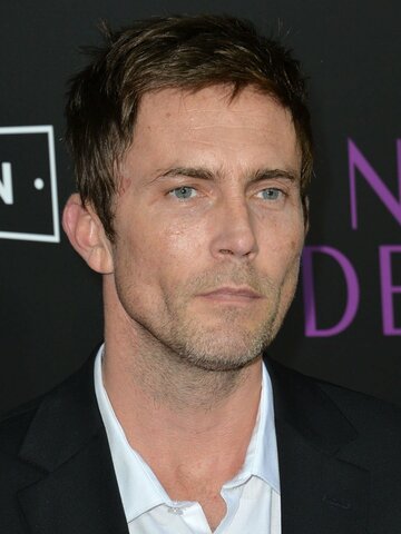 Desmond Harrington Headshot