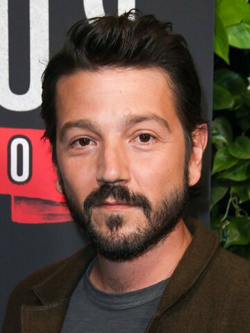 Diego Luna Headshot
