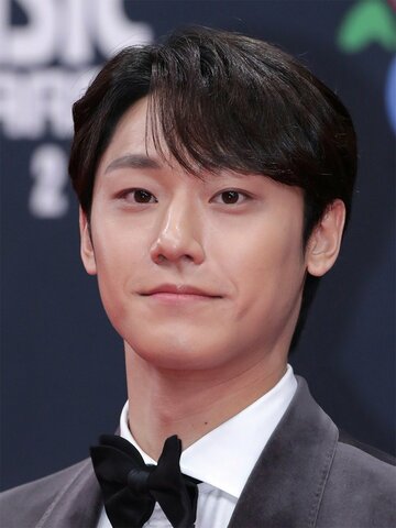 Lee Do-hyun Headshot