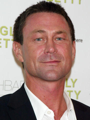 Grant Bowler Headshot