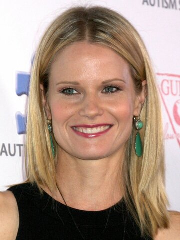 Joelle Carter Headshot