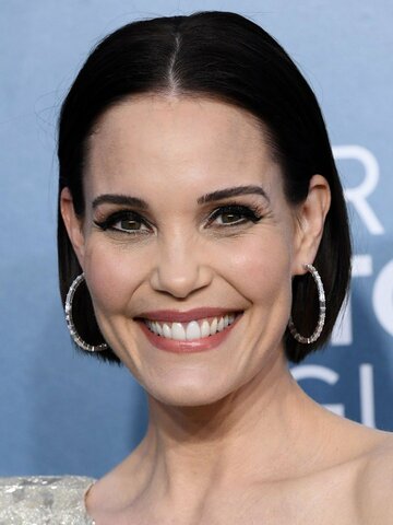 Leslie Bibb Headshot