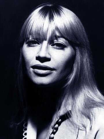 Mary Travers Headshot