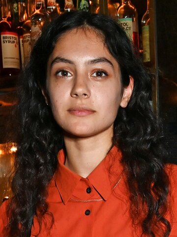 Indy Lewis Headshot