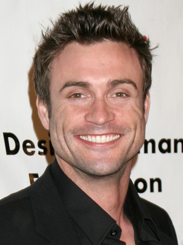 Daniel Goddard Headshot