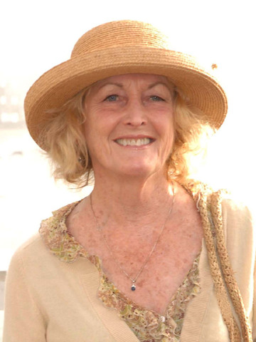 Eileen Ryan Headshot