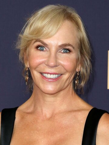 Marti Noxon Headshot