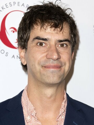 Hamish Linklater Headshot