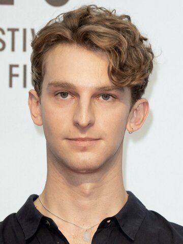 Louis Cunningham Headshot