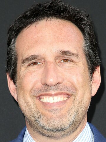 Zack Estrin Headshot