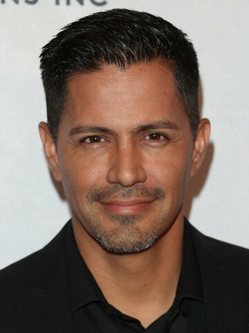 Jay Hernandez Headshot
