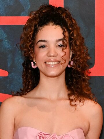 Maria Almeida Headshot