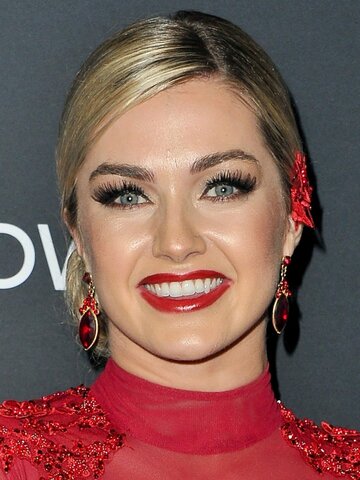 Lindsay Arnold Headshot