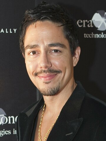 Zak Santiago Headshot