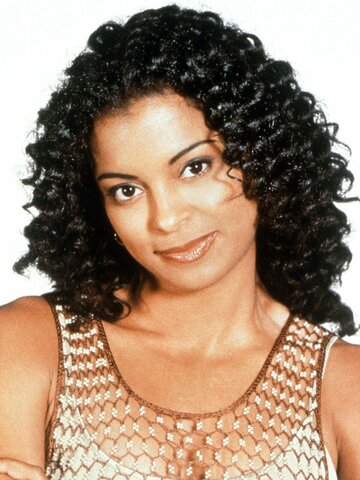 Angelle Brooks Headshot