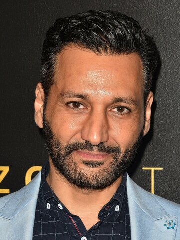 Cas Anvar Headshot
