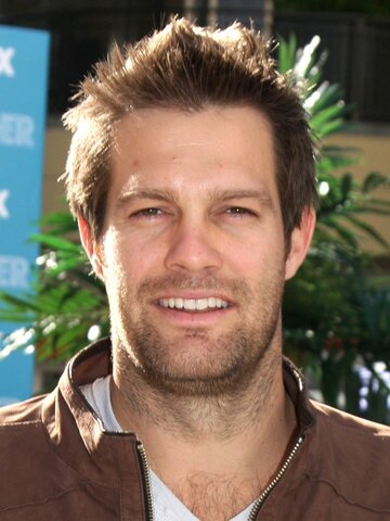 Geoff Stults Headshot