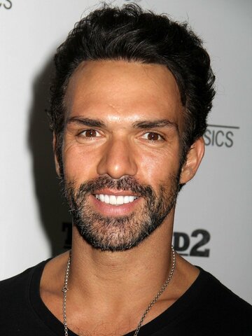Darren Shahlavi Headshot