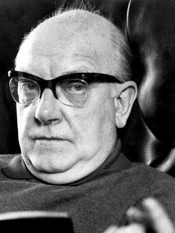 Arthur Lowe Headshot