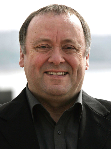Alex Norton Headshot