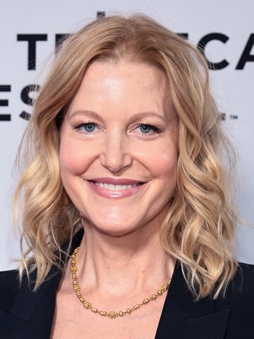 Anna Gunn Headshot