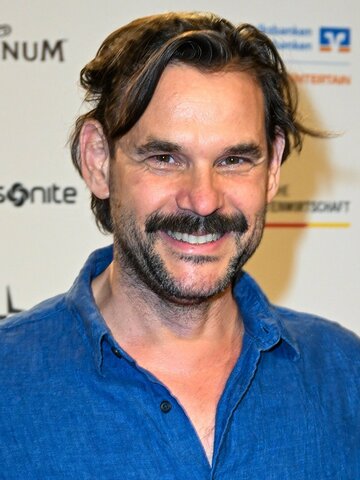 Alexander Beyer Headshot