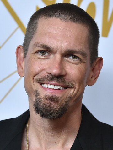 Steve Howey Headshot