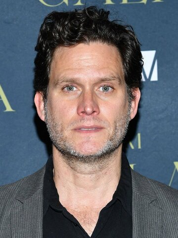 Steven Pasquale Headshot