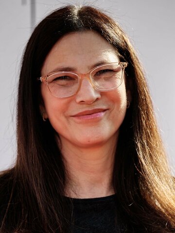 Laura Silverman Headshot