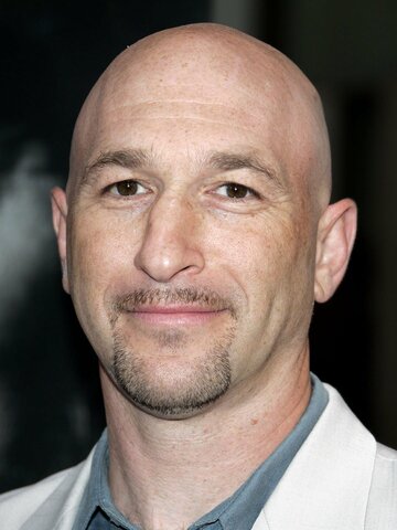 Dan Hildebrand Headshot