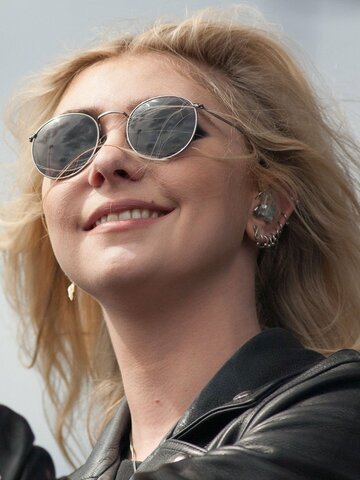 Taylor Momsen Headshot