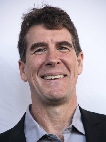 Cinco Paul Headshot