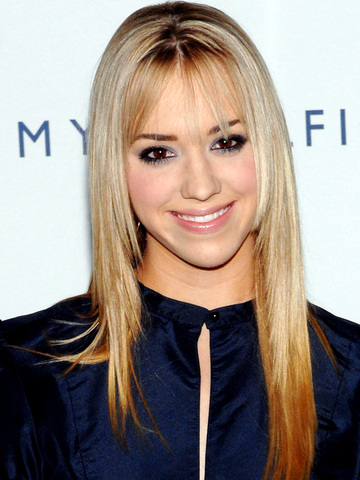 Andrea Bowen Headshot